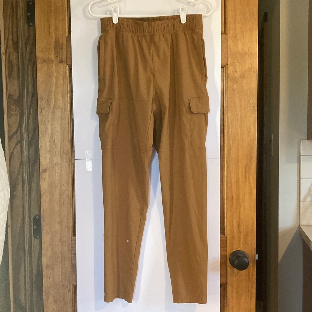 All in Motion Brown Cargo Leggings